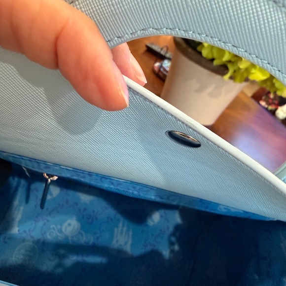 Elegant Blue Handbag with Chain Detail - Picture 8 of 10